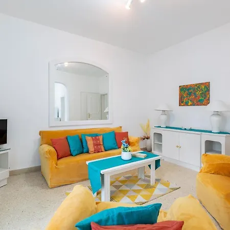 A Comfy Seafront 1br Apt, In Tower Road In By 360 Estates דירה סליאמה