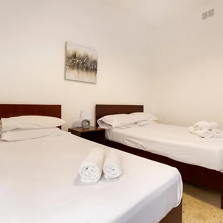 A Comfy Seafront 1br Apt, In Tower Road In By 360 Estates דירה