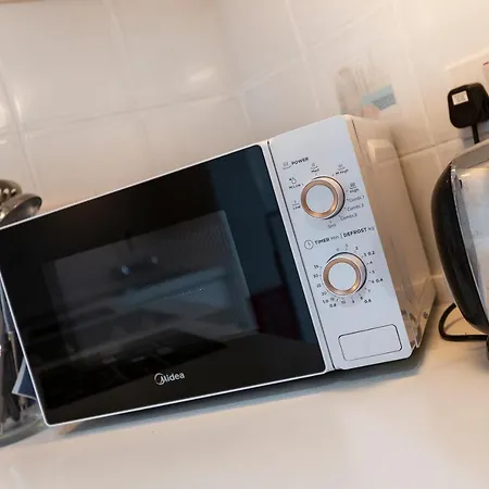 Appartamento A Comfy Seafront 1br Apt, In Tower Road In By 360 Estates