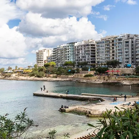 Appartement A Comfy Seafront 1br Apt, In Tower Road In By 360 Estates Sliema