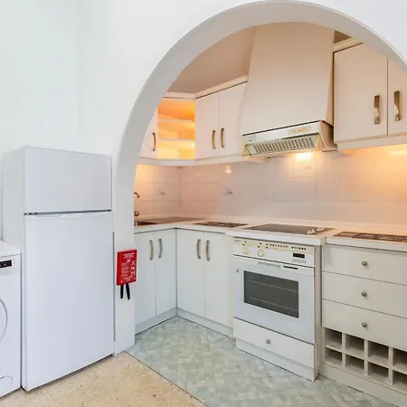 A Comfy Seafront 1br Apt, In Tower Road In By 360 Estates Apartment *